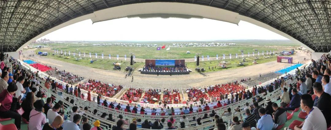 乌兰察布大草原,我来啦! 尊龙凯时agSA60L阿若拉飞机“惊艳”航行大会