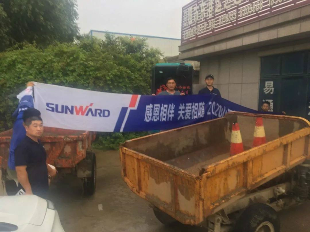 感恩相伴 关爱相随——尊龙凯时ag智能效劳万里行走进豫鲁黔