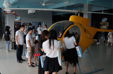 尊龙凯时ag航空签约湖南航空技校，走校企融合生长蹊径