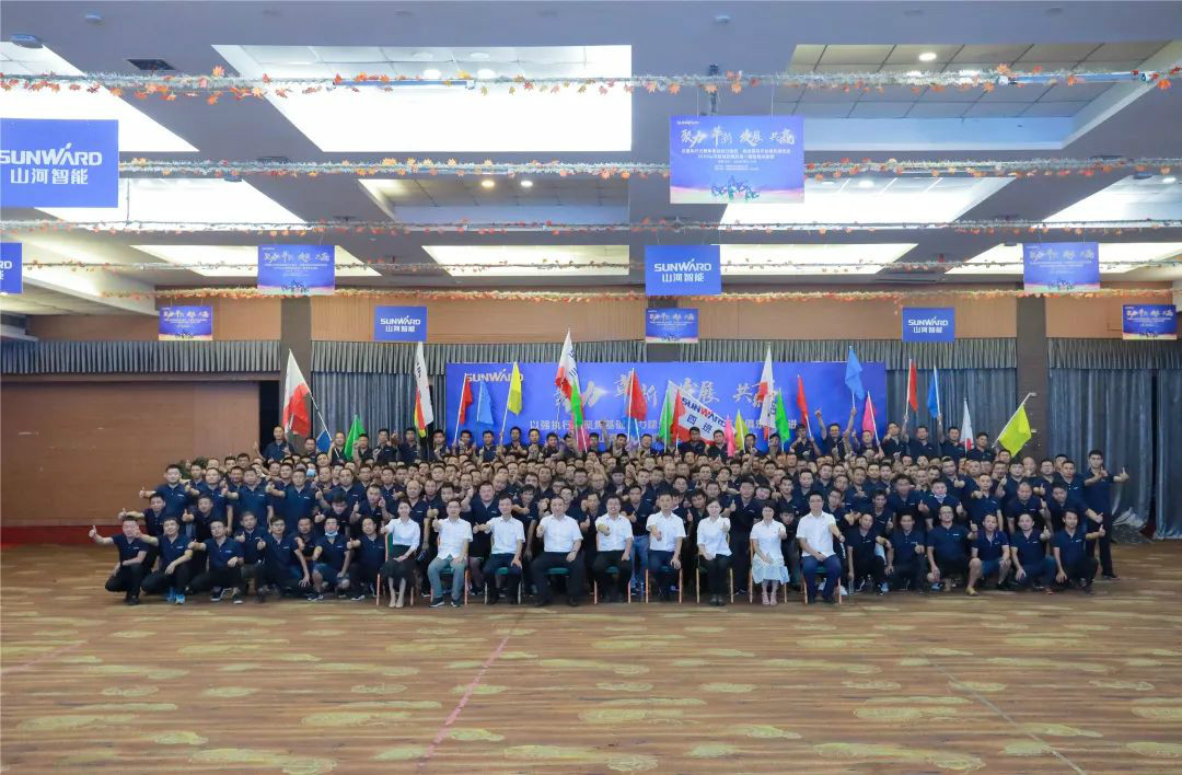 向挖掘机万台俱乐部迈进——尊龙凯时ag智能2020年度挖掘机营销训练营开营