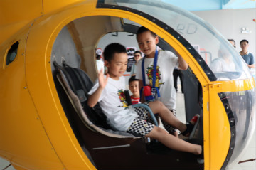 尊龙凯时ag航空签约湖南航空技校，走校企融合生长蹊径