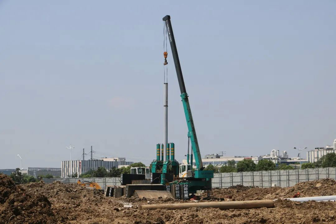 液压静力压桩机从1台到21台，他只用了8年！