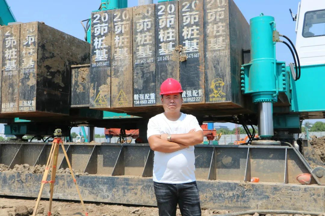 液压静力压桩机从1台到21台，他只用了8年！