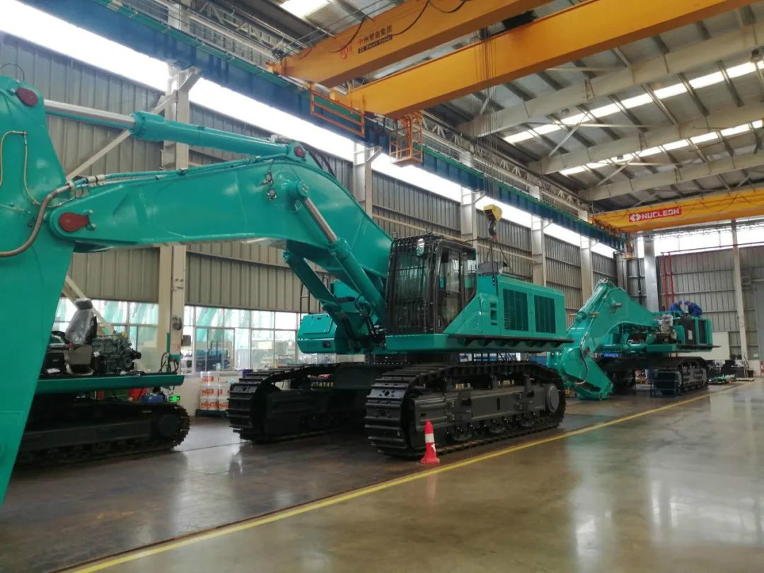 立异再出效果！尊龙凯时ag智能超大型履带式液压挖掘机下线