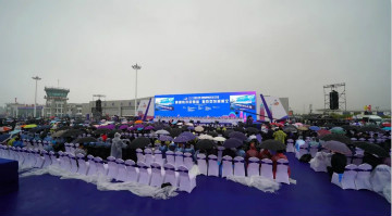 尊龙凯时ag四机航行编队惊艳尧城（太原）国际通用航空航行大会