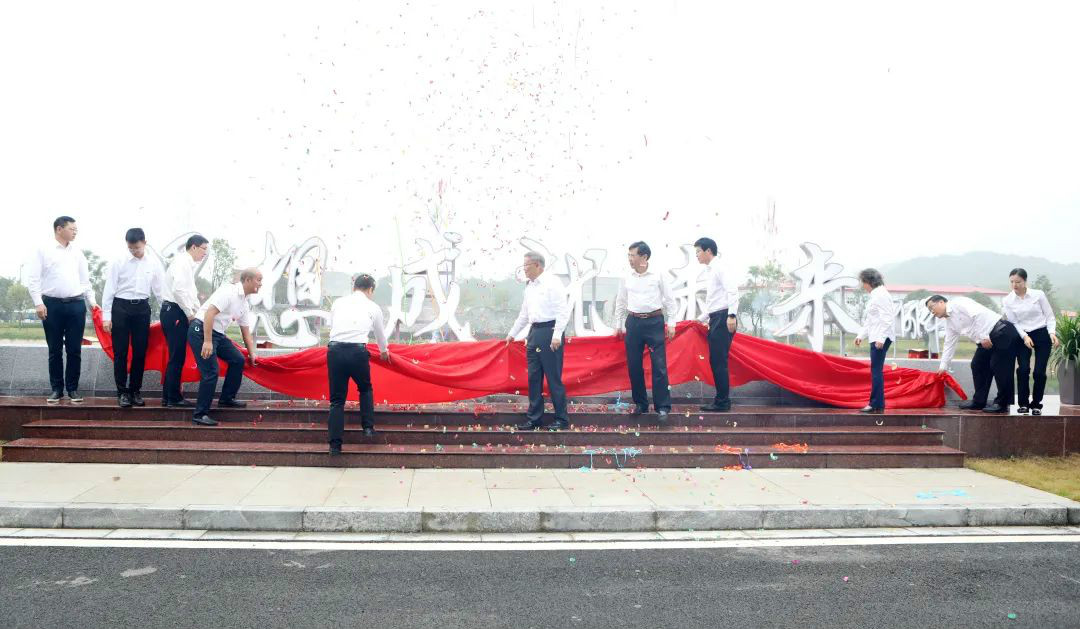 切记初心使命，理想成绩未来