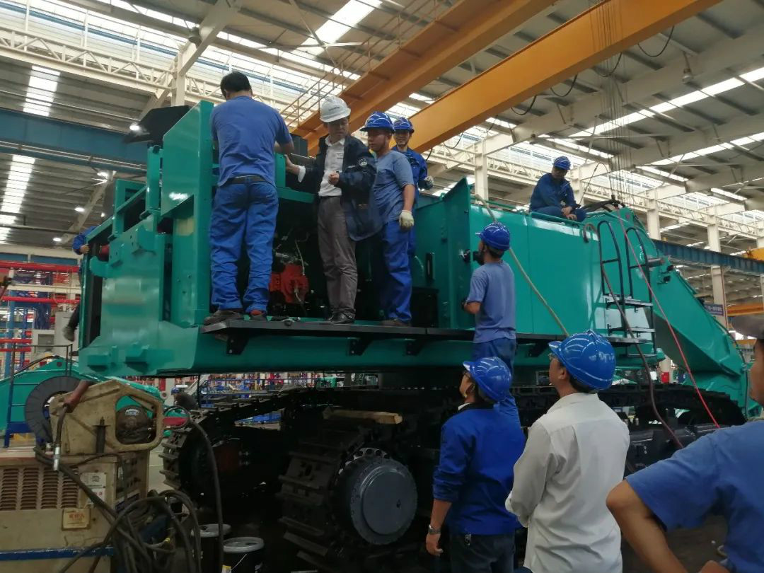 立异再出效果！尊龙凯时ag智能超大型履带式液压挖掘机下线