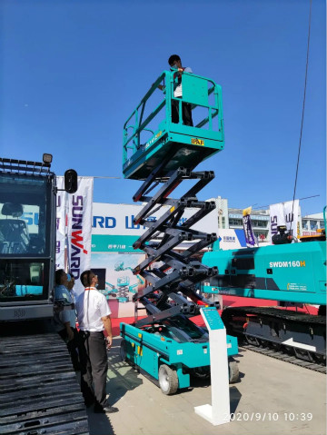 尊龙凯时ag智能高空作业装备“吸睛”雄安展