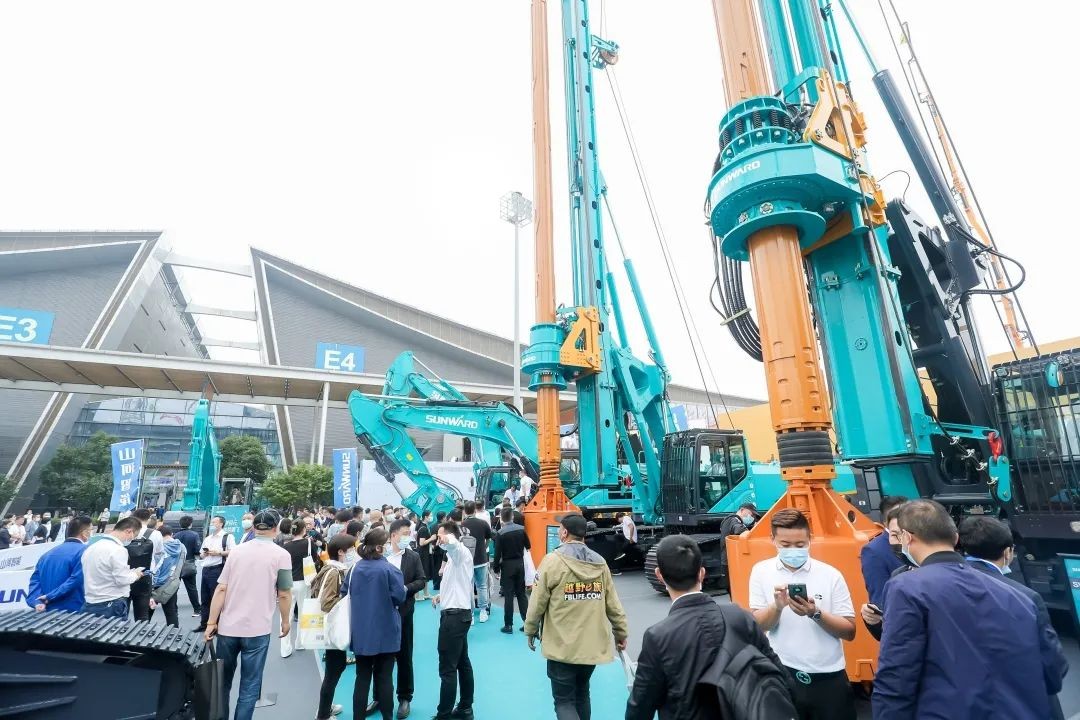 何清华出席长沙国际工程机械工业链生长峰会，走“双循环”蹊径要害在于“要做好自己的事情”