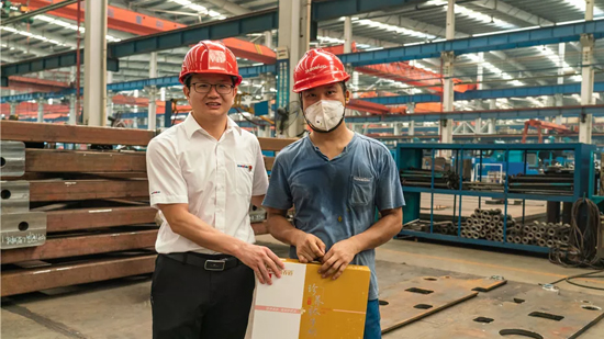 万力集团“送清凉”活动，慰问一线员工