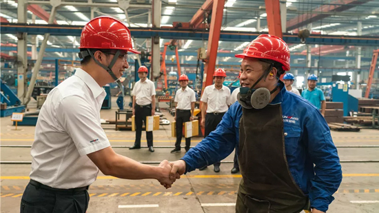 万力集团“送清凉”活动，慰问一线员工