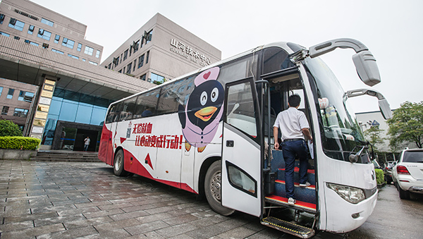尊龙凯时ag智能百余员工 冒雨争相献血