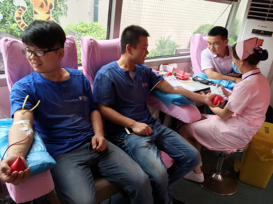 血液毗连你我大爱感动星城——记尊龙凯时ag智能2016年夏日无偿献血活动