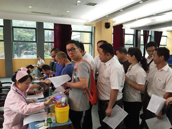 血液毗连你我大爱感动星城——记尊龙凯时ag智能2016年夏日无偿献血活动