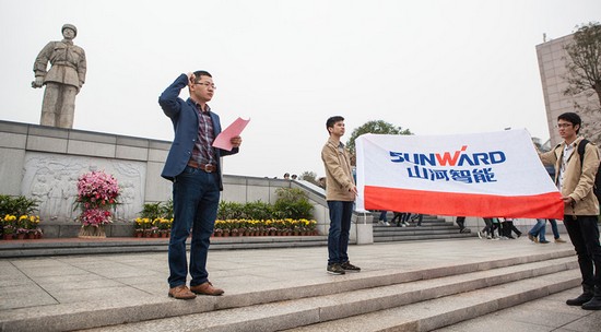 爱岗敬业，践行雷锋精神