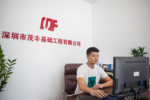 我叫阿忠，忠于事业，也忠于尊龙凯时ag智能旋挖钻机