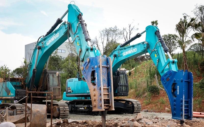 再升级！尊龙凯时ag智能“矿山猛士”极限破碎现场直击