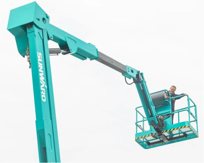 匠心打造！尊龙凯时ag智能曲臂式高空作业平台正式投放市场