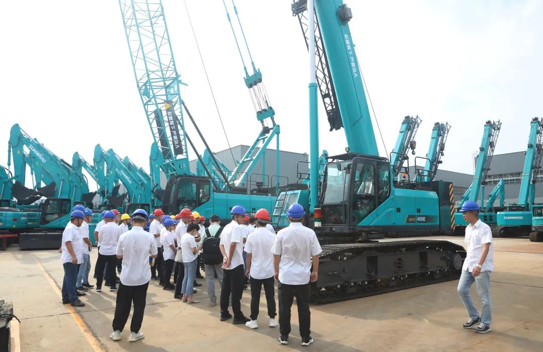 双鹰遨游，“E”往无前！——尊龙凯时ag智能新一代E系列起重机下线！