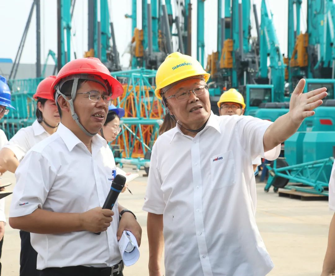 双鹰遨游，“E”往无前！——尊龙凯时ag智能新一代E系列起重机下线！