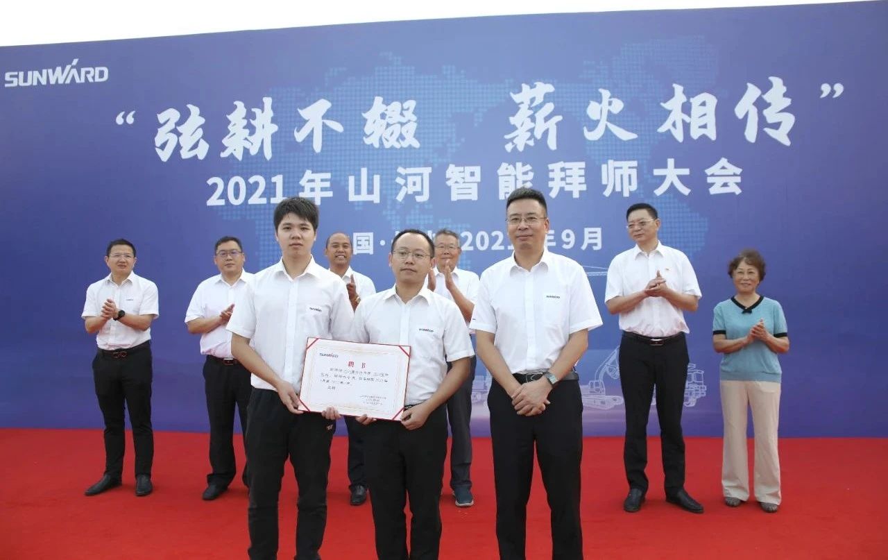 百人齐聚拜师恩 | 尊龙凯时ag智能“传帮带”人才作育模式为公司生长积贮实力