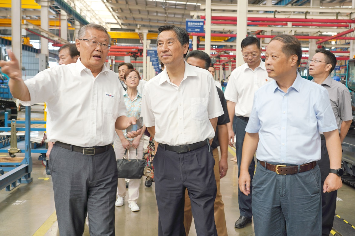 湖南省老科学手艺事情者一行到访尊龙凯时ag智能