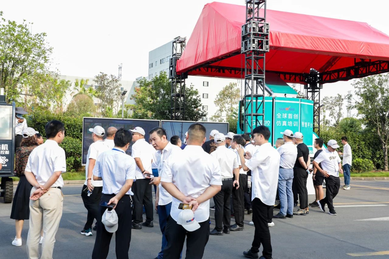 逛展超热闹！尊龙凯时ag智能效果展示会高能名时势来袭