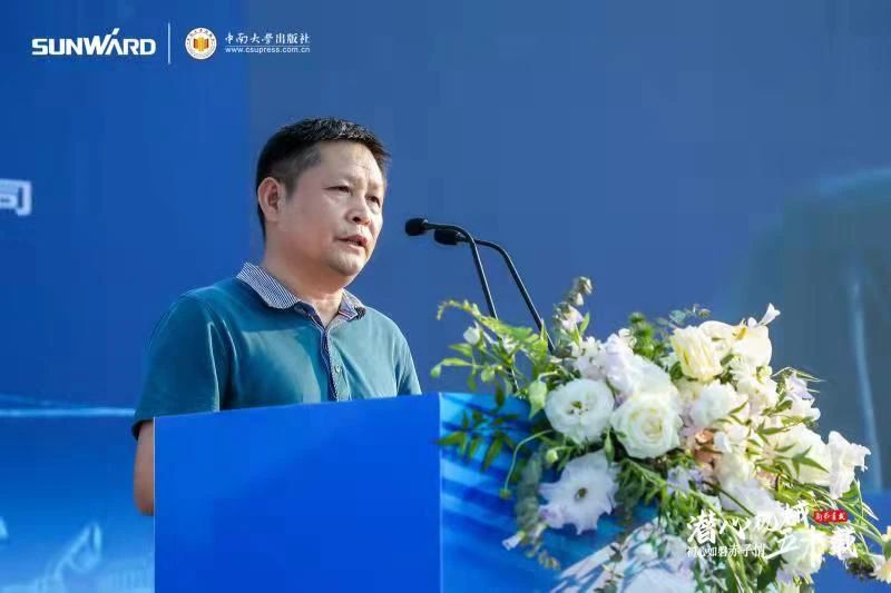 《何清华潜心机械五十年》新书宣布，背后尚有这些故事