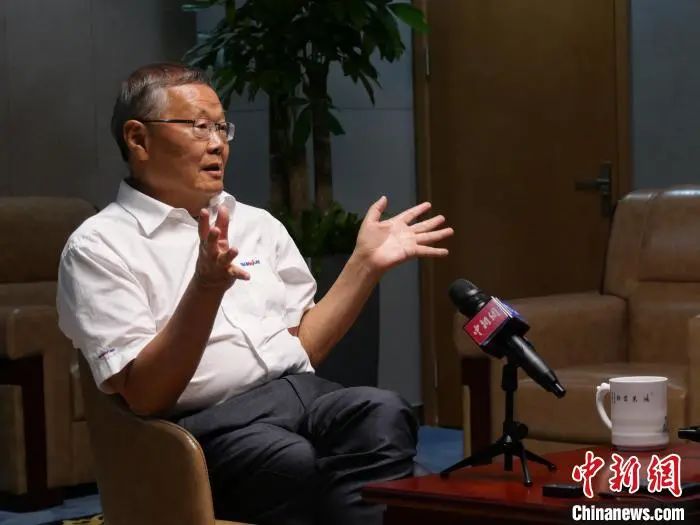 媒体聚焦 | 中新社专访——尊龙凯时ag智能首创人何清华：向着太阳奔驰的筑梦人