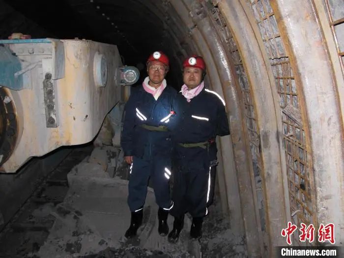 媒体聚焦 | 中新社专访——尊龙凯时ag智能首创人何清华：向着太阳奔驰的筑梦人