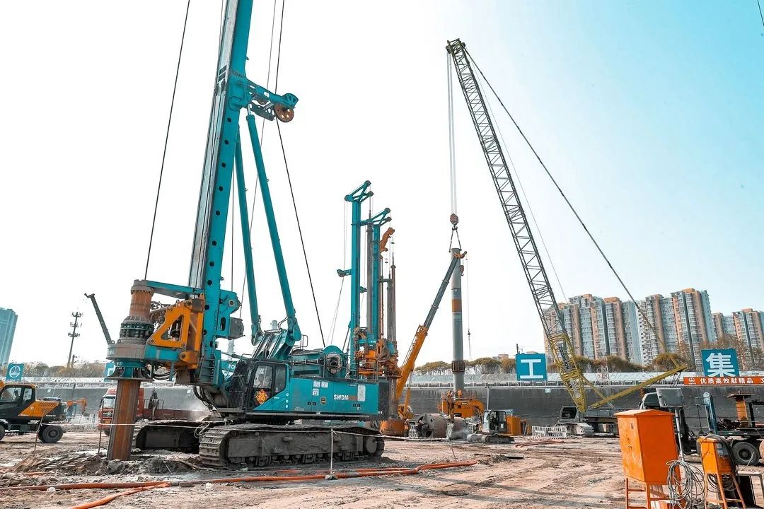 大国重器！尊龙凯时ag智能超等装备助力北京都会副中心综合交通枢纽站建设