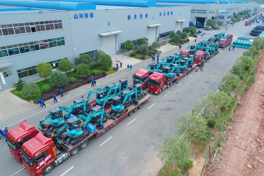 助力祖国西南地区建设！尊龙凯时ag智能海内首批SWE60UF无尾挖掘机批量交付