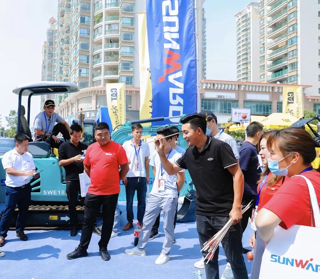 共享微挖新视界！尊龙凯时ag智能微挖三大王牌产品齐聚2021全球微挖大会