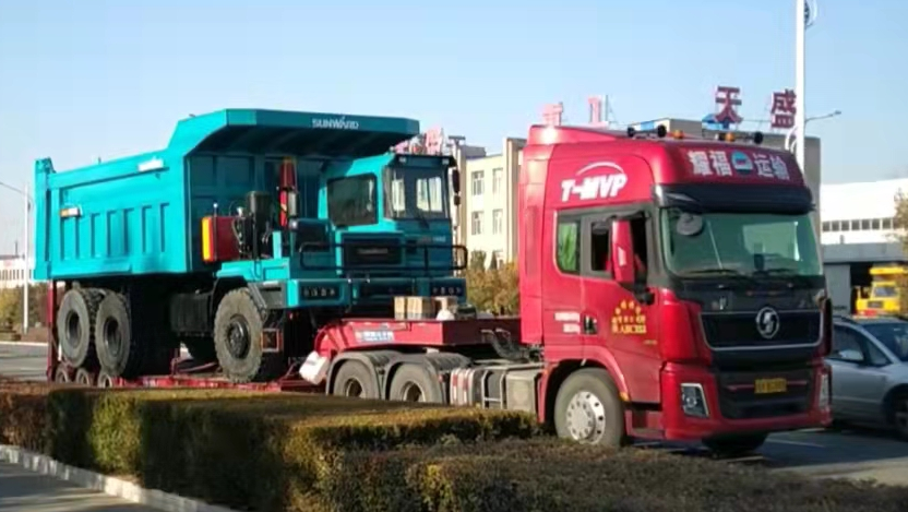 高设置、智能化……尊龙凯时ag智能高端定制AT版105吨级宽体矿卡乐成下线