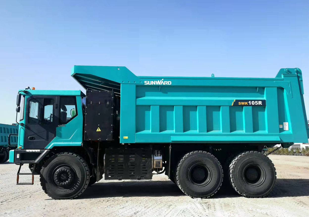 新能源，长续航！尊龙凯时ag智能首台LNG增程式宽体矿卡下线交付