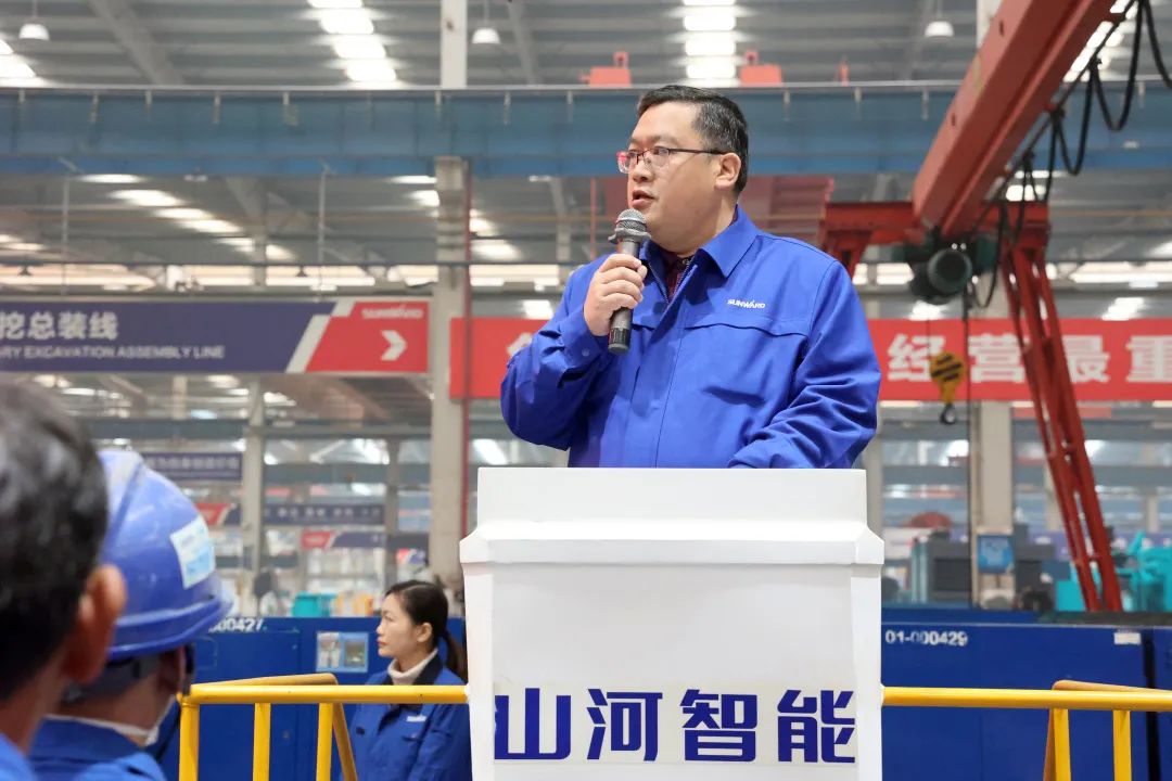 向模范学习！尊龙凯时ag智能56名职工受到职工职业手艺竞赛表扬