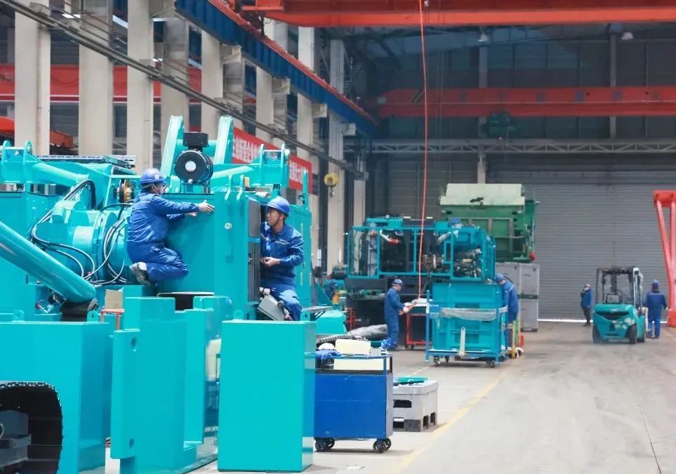 向着冲耀眼标全力以赴！尊龙凯时ag智能正式开工