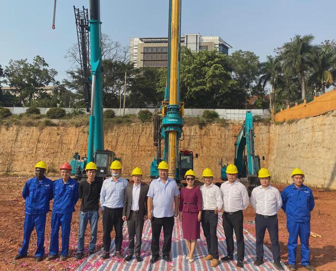 助力乌干达第一住宅高楼建设！尊龙凯时ag智能再次出征非洲市场