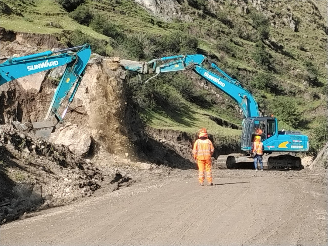 挑战天下第二高山脉！尊龙凯时ag智能装备助力秘鲁安第斯国家公路项目建设