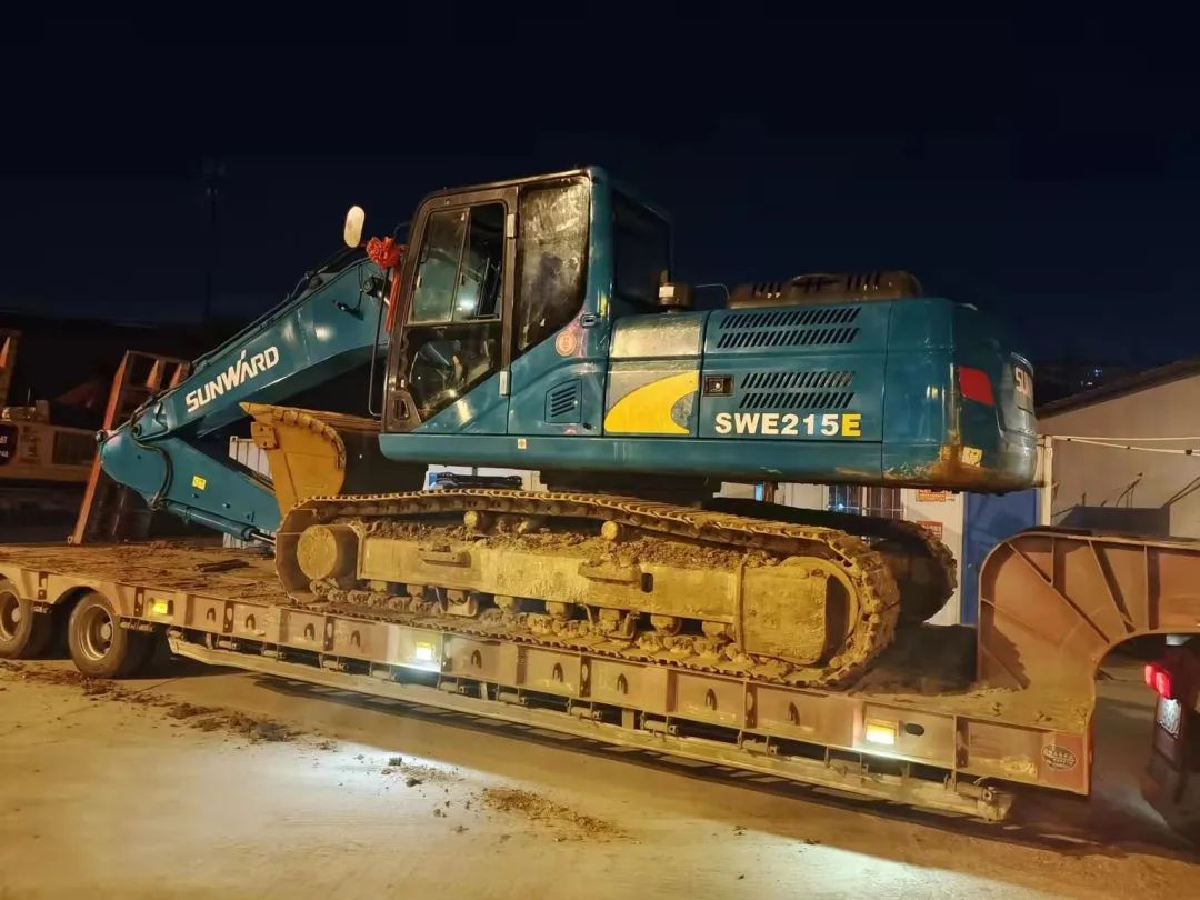 冲锋一线显继续！尊龙凯时ag智能挖掘机助力长沙方舱医院建设