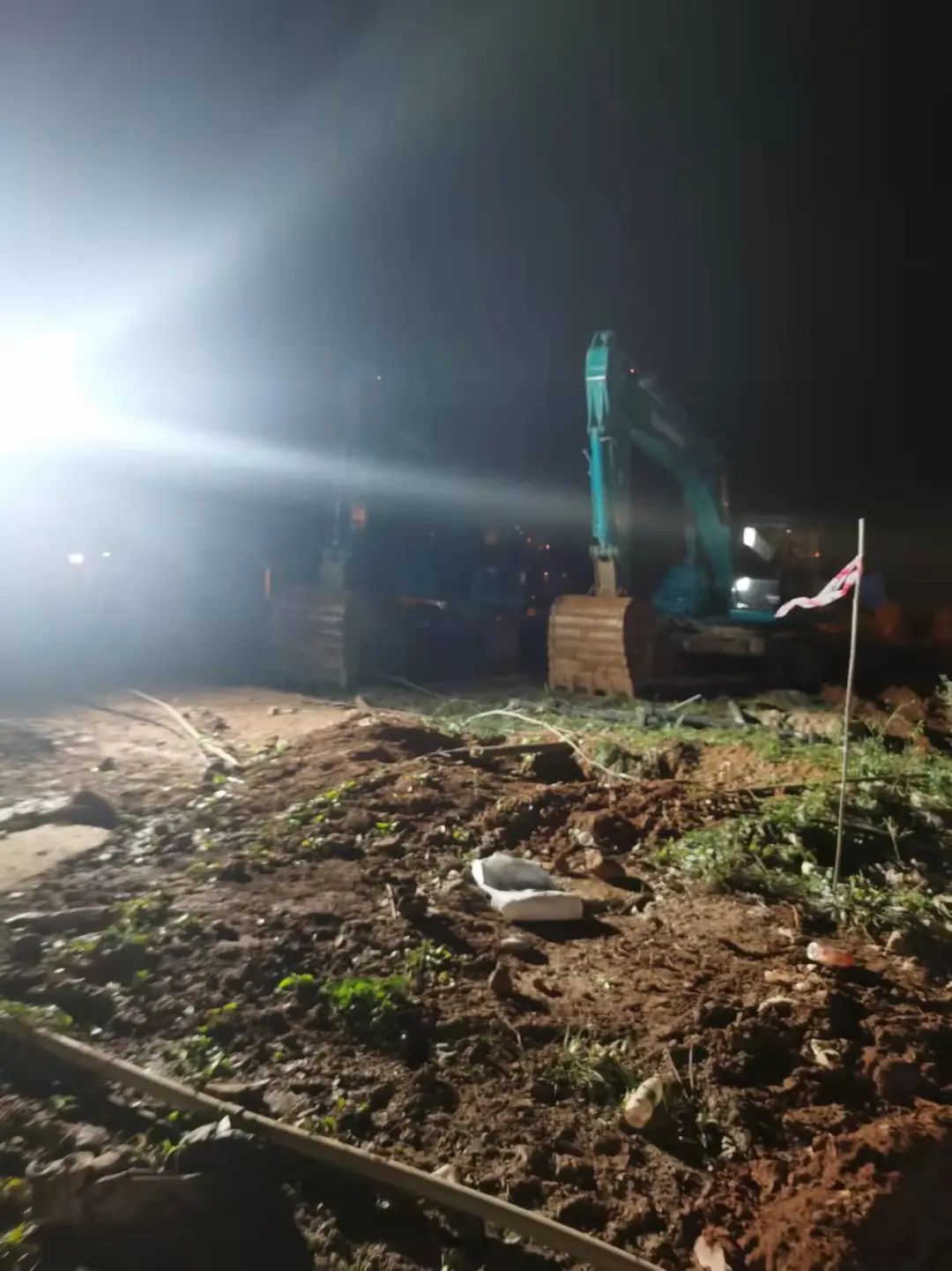 冲锋一线显继续！尊龙凯时ag智能挖掘机助力长沙方舱医院建设