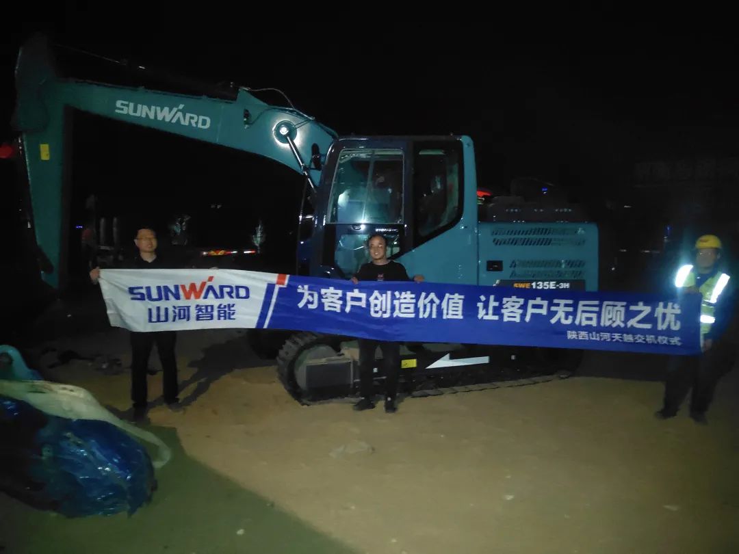 冲、冲、冲！带您感受尊龙凯时ag智能挖掘机火热交机时刻