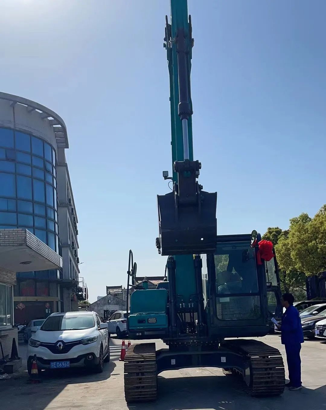 防疫、交机两手抓！尊龙凯时ag智能挖掘机顺遂交付获好评