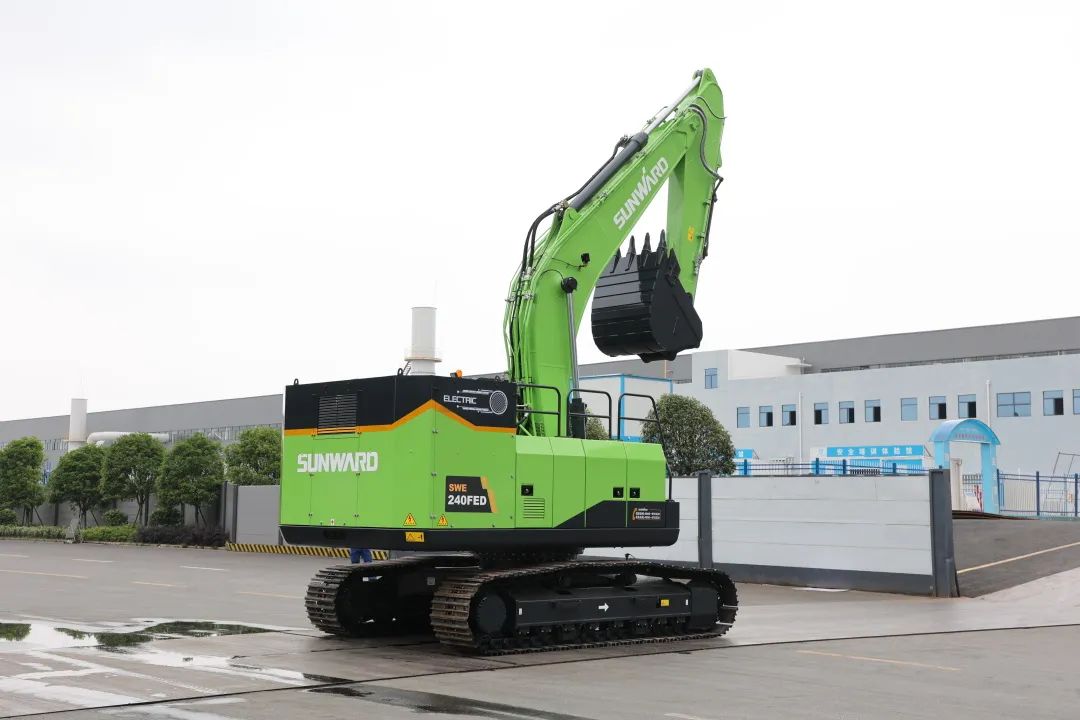 征战川藏铁路！尊龙凯时ag智能新一代电动挖掘机乐成交付