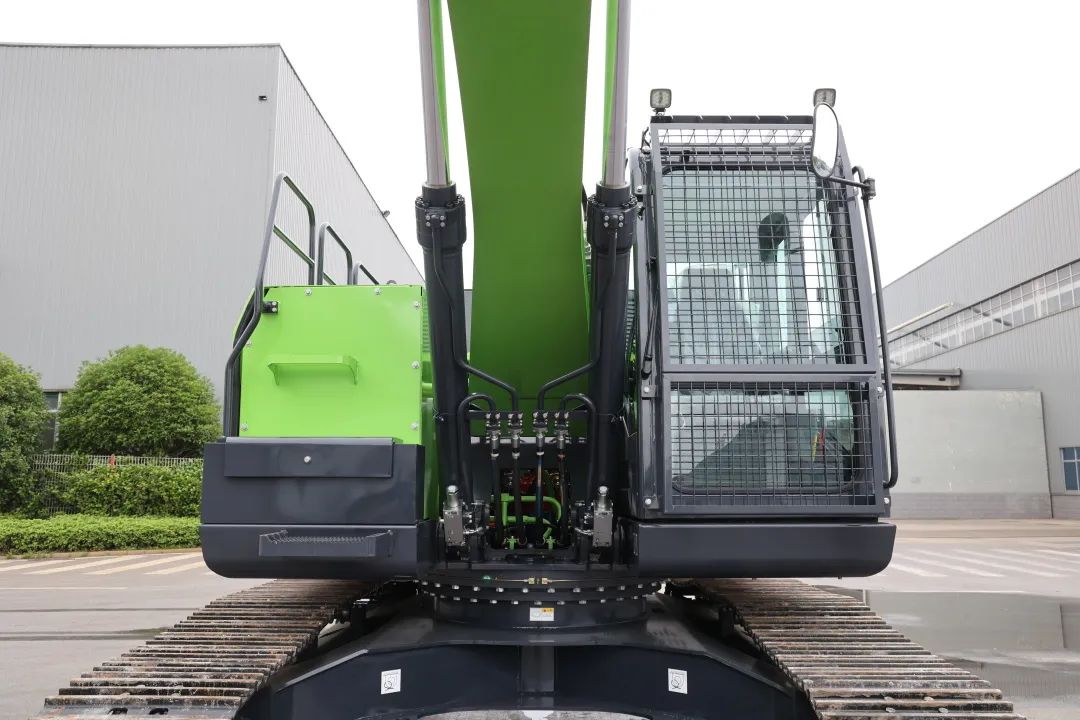 征战川藏铁路！尊龙凯时ag智能新一代电动挖掘机乐成交付