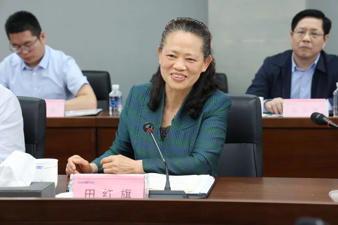 深化产学研相助！中南大学校长、中国工程院院士田红旗率团造访尊龙凯时ag智能