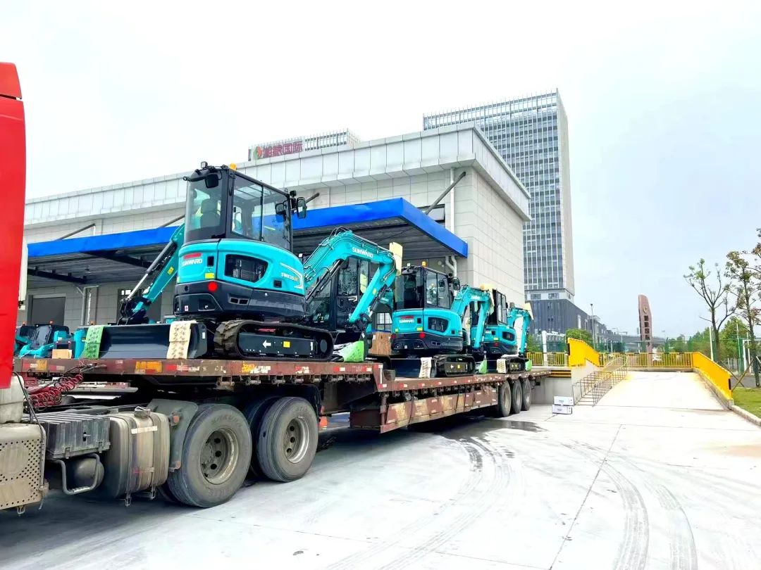 一连进军国际市。≈信钒嗔校ǔど常┳鹆盿g智能专列乐成首发