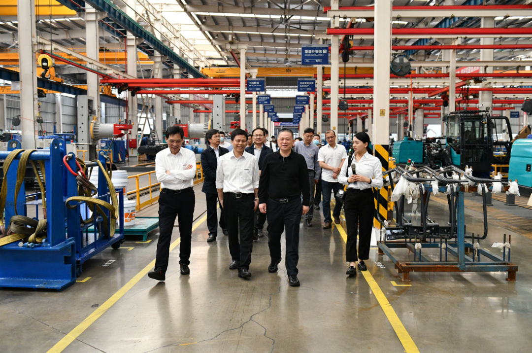 中南大学副校长郭学益率科学研究部一行调研尊龙凯时ag智能