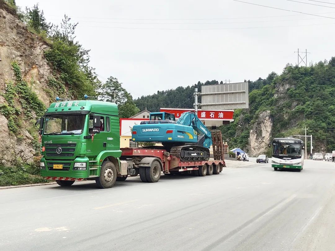 三员尊龙凯时ag挖机“悍将”收服“铁粉”一枚，凭什么？