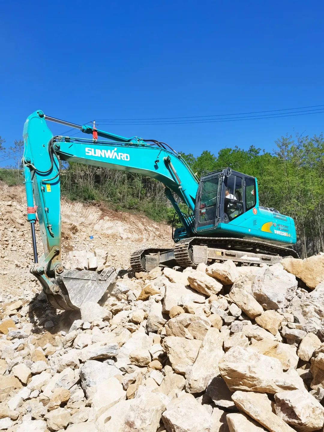 三员尊龙凯时ag挖机“悍将”收服“铁粉”一枚，凭什么？